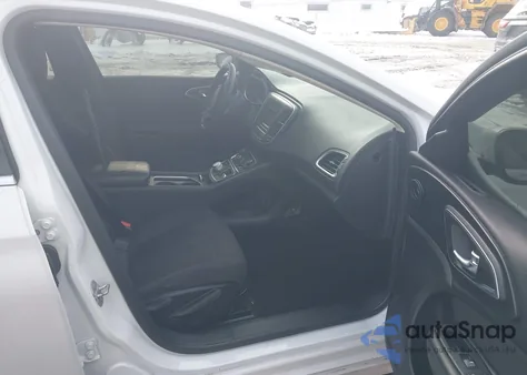 2015 Chrysler 200 Limited z USA, uszkodzony, nr VIN 1C3CCCAB5FN557590